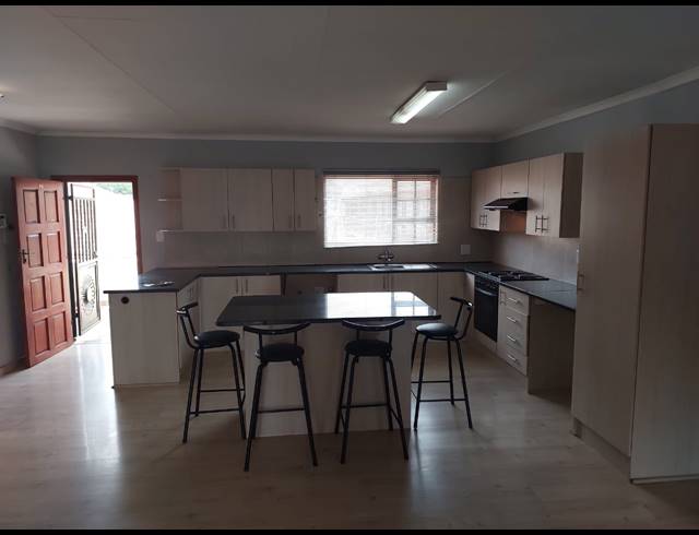 3 BEDROOM APARTMENT FOR SALE IN VAALPARK